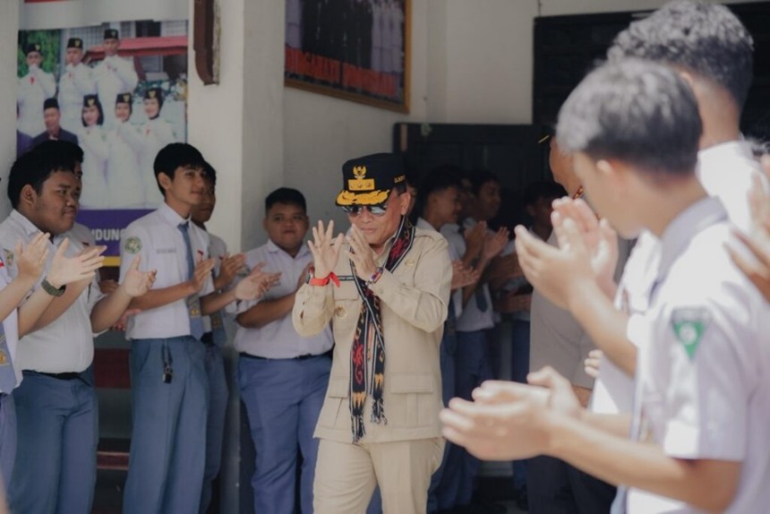 Gubernur Kalteng Lakukan Kunjungan ke Sekolah