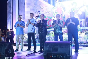 Gubernur Agustiar Sabran: Huma Betang Night Wadah Pelestarian Budaya dan Pengembangan UMKM