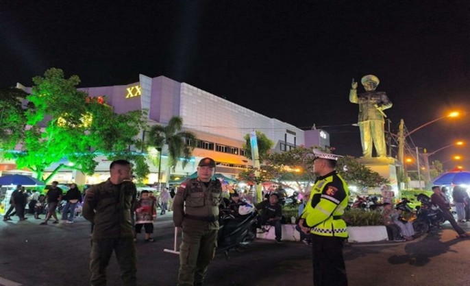 Satpol PP  Kalteng Kawal Ketertiban Pekan Kelima Huma Betang Night