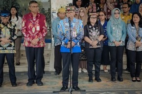 Plt Sekda Berikan Penghormatan Terakhir Jenazah PNS Pemprov Kalteng