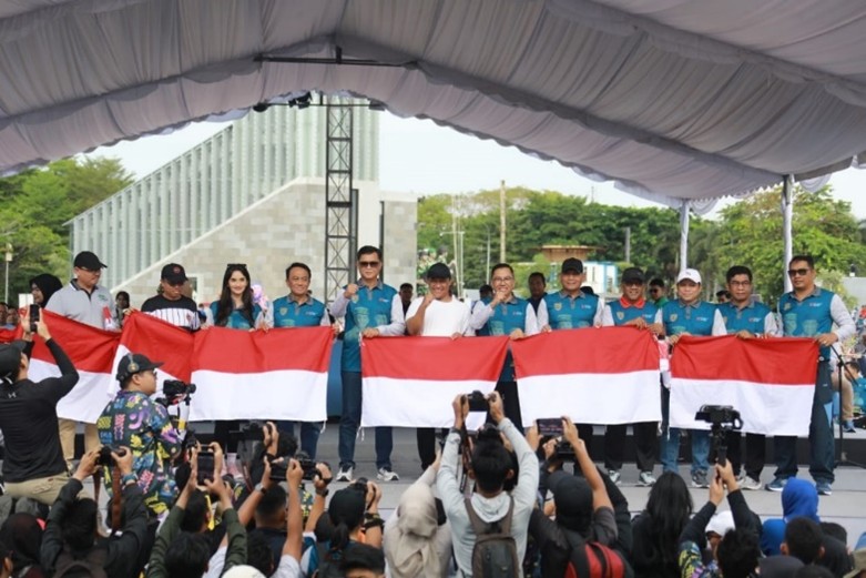 Pemprov Kalteng Gerakan Pembagian Bendera Merah Putih Sambut HUT ke-80 RI