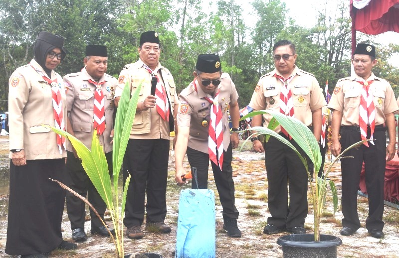 Wabup Tutup Kegiatan Kemah Besar Pramuka dan Jambore Cabang Katingan Tahun 2025