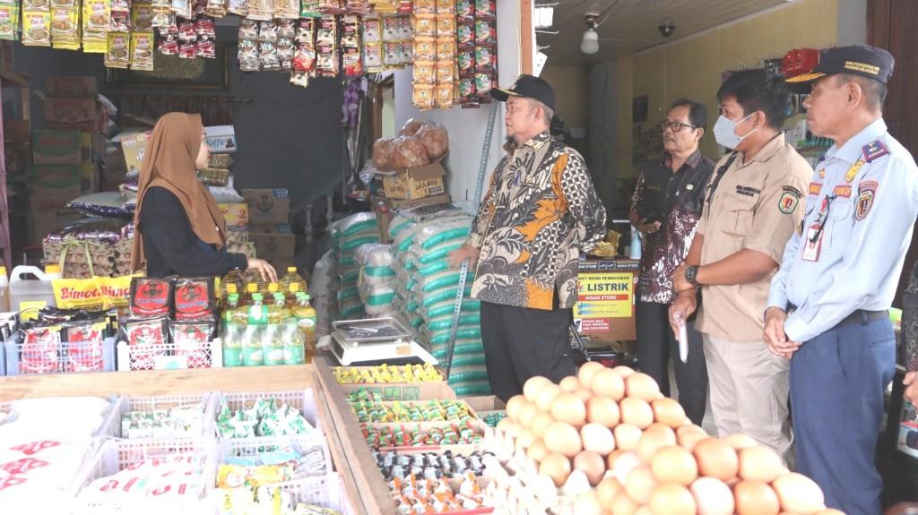 Bupati Dan Jajaran Terkait Lakukan Sidak Ke Pasar Dan Toko Besar Di Kereng Pangi