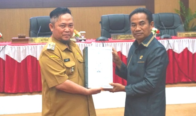 Bupati Sampaikan Pidato Pengantar Nota Keuangan dan Raperda Perubahan APBD TA 2025