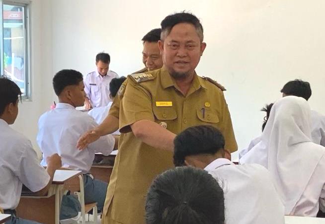 Kunjungi Sekolah Rakyat, Bupati Katingan Sempatkan Berdialog Dengan Para Guru Dan Siswa