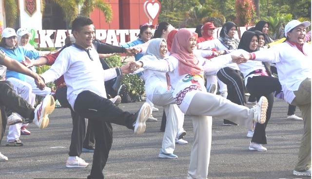 Wabup Katingan Hadiri Peringatan Hari Jantung Sedunia Dan  Ikut Senam Bersama