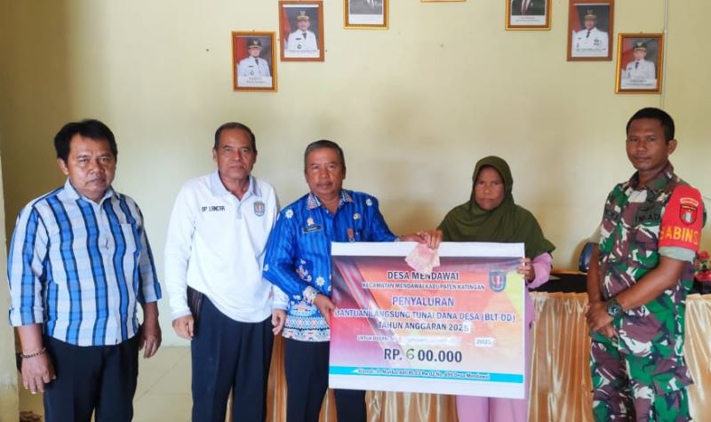 Penyaluran BLT Triwulan III di Desa Mendawai Berjalan Lancar dan Tertib