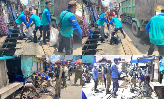 Pemkab Katingan Lakukan Pembersihan Drainase Pasar Kereng Pangi