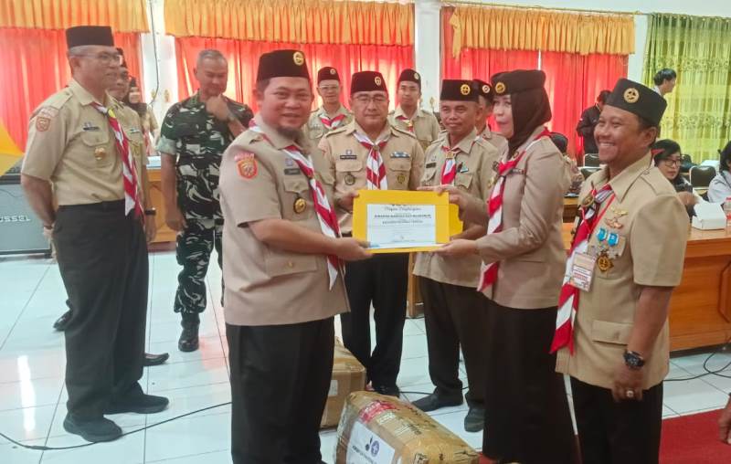 Bupati Katingan Beri Penghargaan Bagi Kwartir Ranting Tergiat