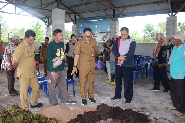 DLH Gelar Pelatihan Pembibitan dan Pengomposan di Dusun Hampangen
